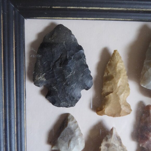 VINTAGE REAL ARTIFACT NATIVE AMERICAN INDIAN ARROWHEADS SHADOWBOX COLLECTION - Picture 3 of 10